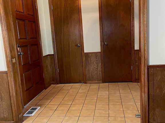 2nd image of 12605 Oakland Cir
