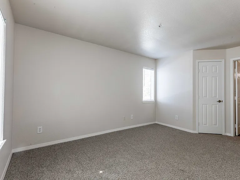 Pavilions at Silver Sage Apartments — Photo 32