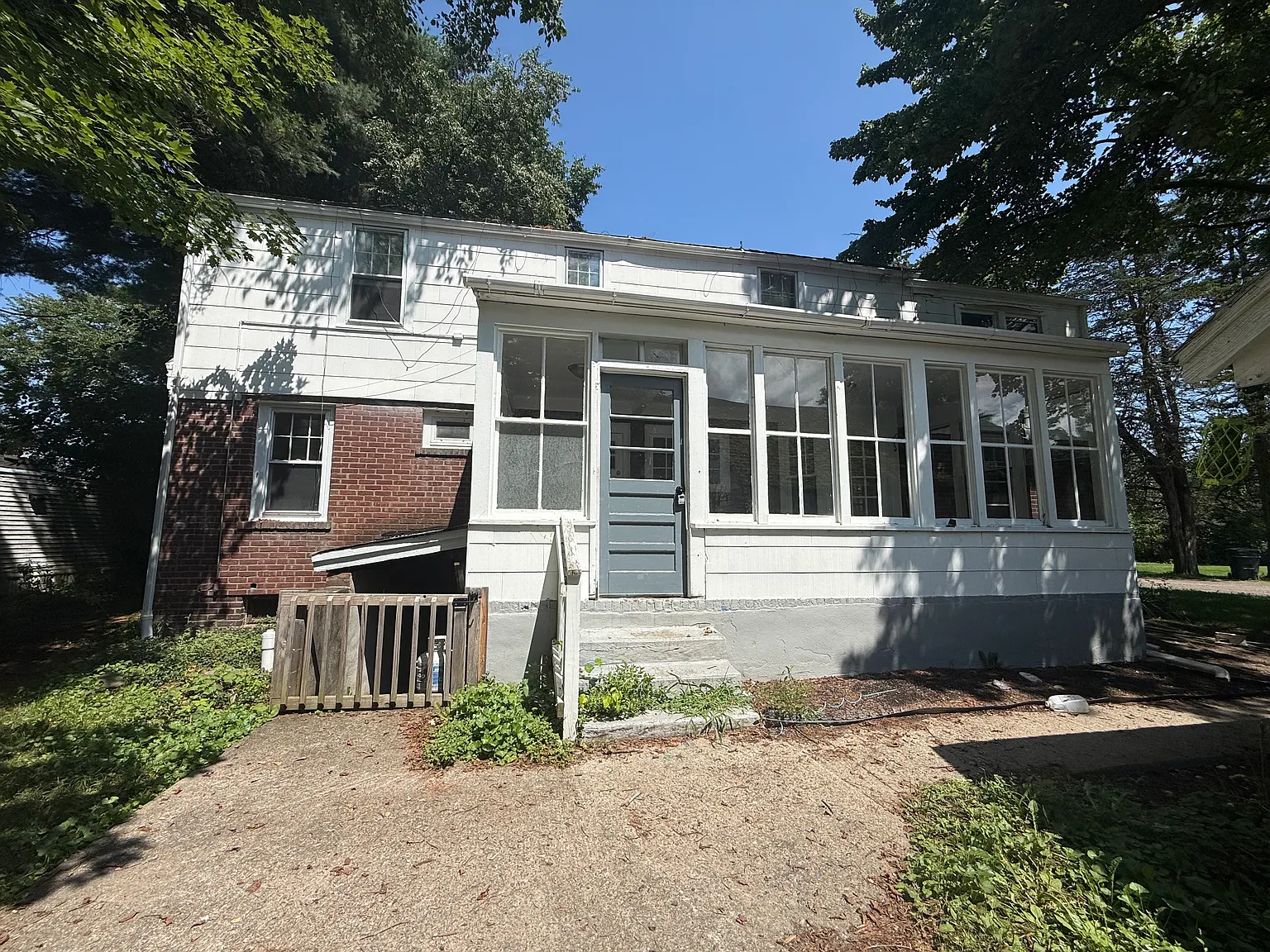 3 bed, 1000 sqft, $2,100 — Photo 2