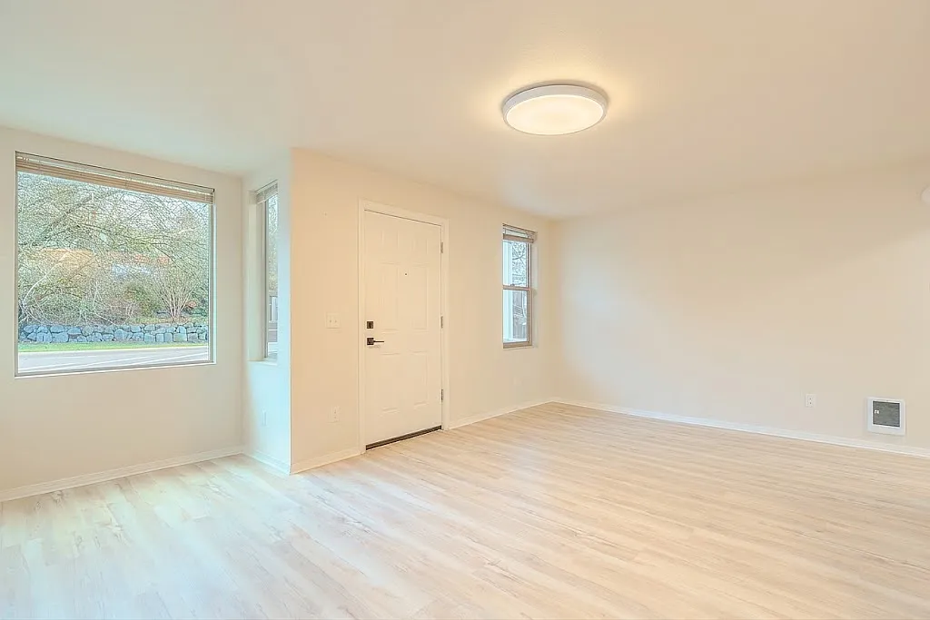 2 bed, 1080 sqft, $2,668 — Photo 3