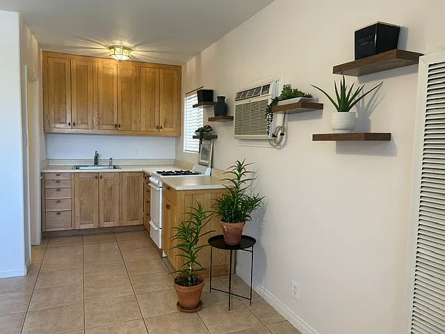 11464 1/2 Iris Ave — Photo 8