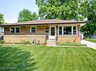 715 Redwood Dr, Aurora, IL 60506