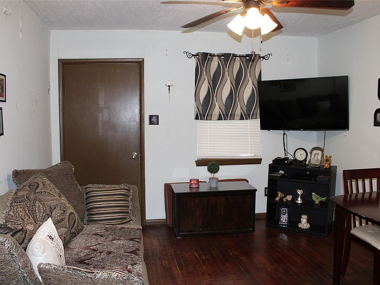 Listing photo 5