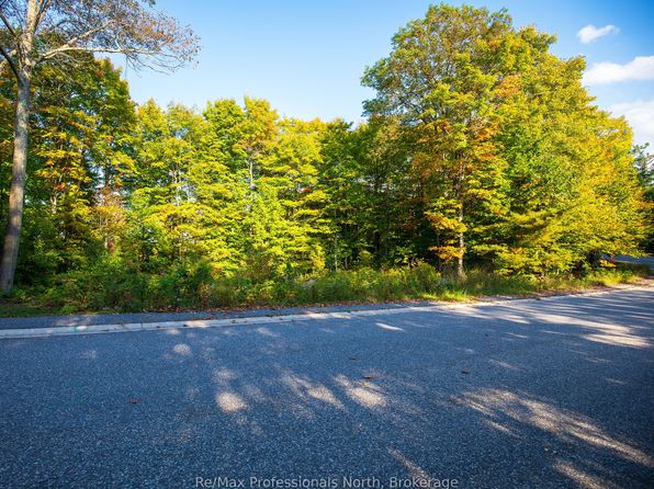 24 Estate Dr, Muskoka Lakes, ON P0B 1J0