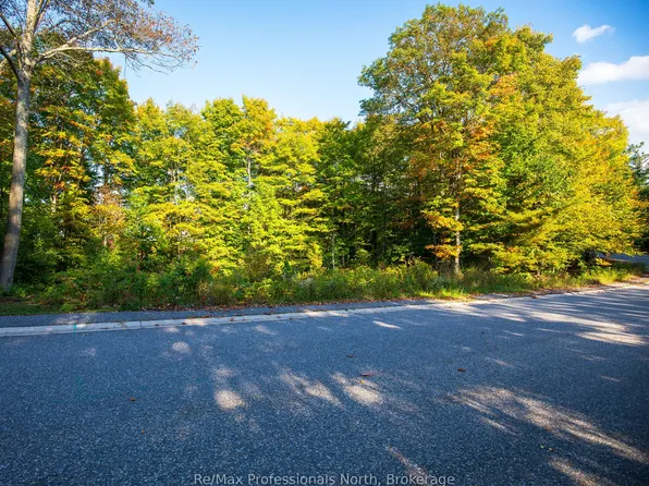 24 Estate Dr, Muskoka Lakes, ON P0B 1J0