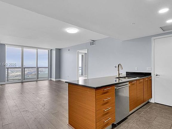 5th image of 50 Biscayne Blvd APT 5406