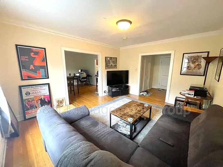 918 W Oakdale Ave #2S — Photo 2