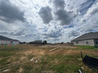 7805 Leadtree Dr, Navasota, TX 77868