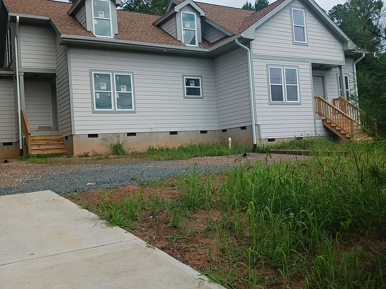 241 Erwin Rd #A — Photo 11