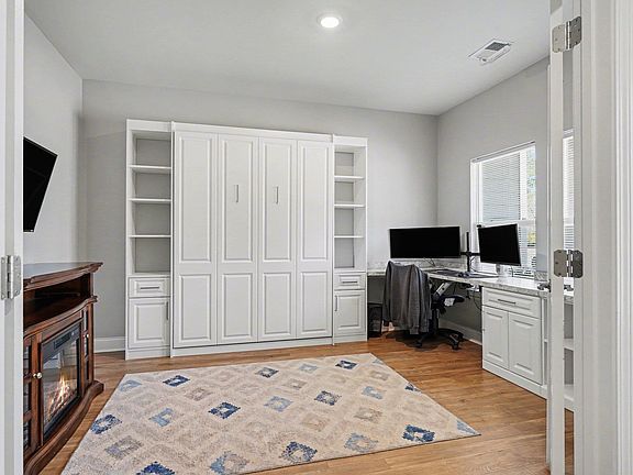 5th image of 826 Kingfisher Dr.