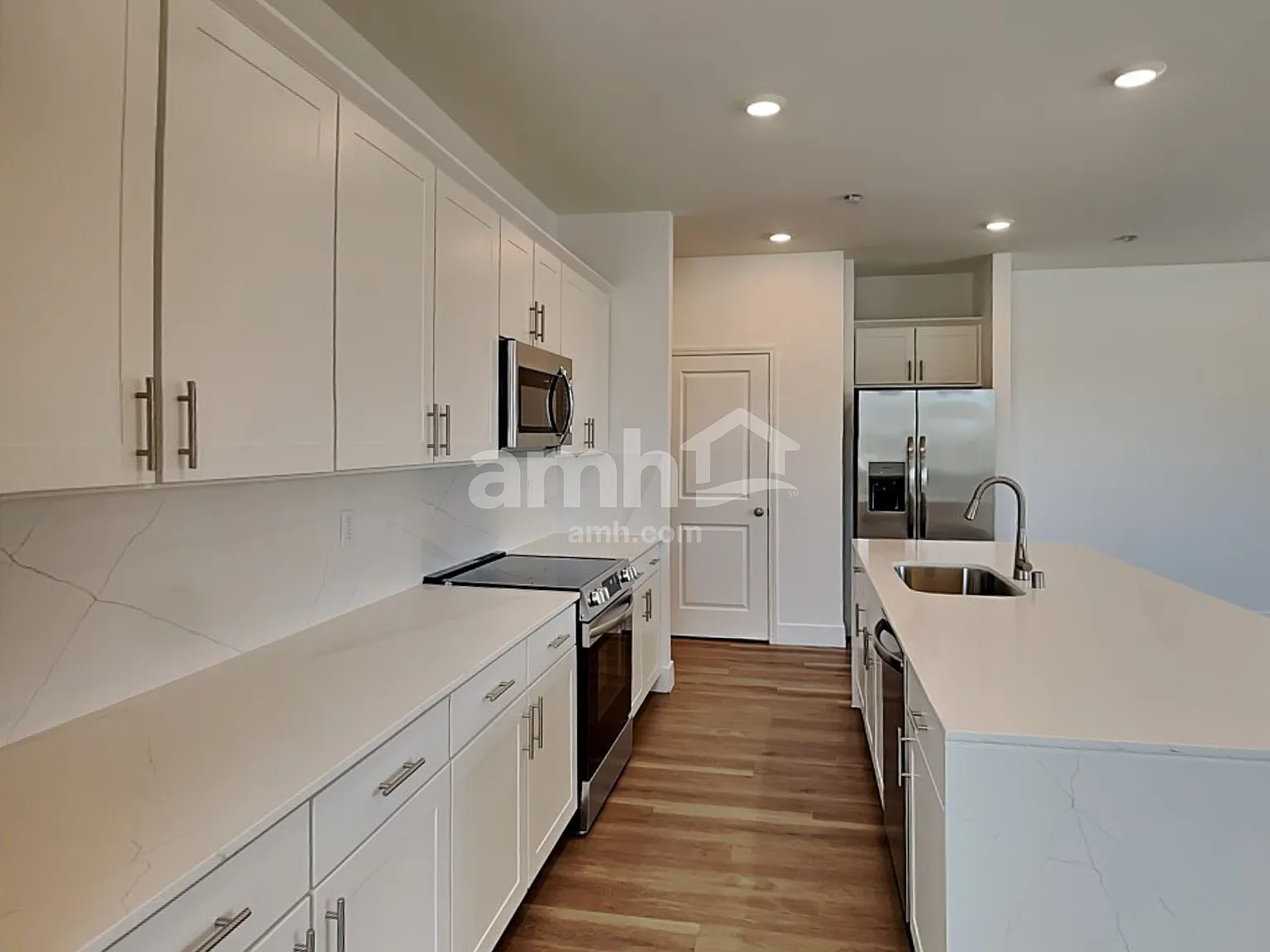 3 bed, 2.5 bath, 2040 sqft, $2,555 — Photo 3
