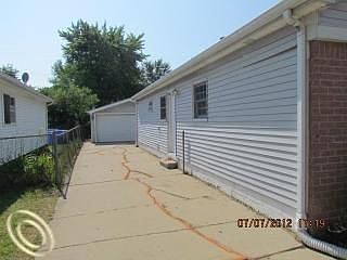 2nd image of 27063 Collingwood St