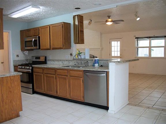 4th image of 19935 Windy Nook Dr
