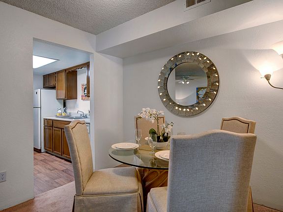 Windtree Dining Table & Chairs