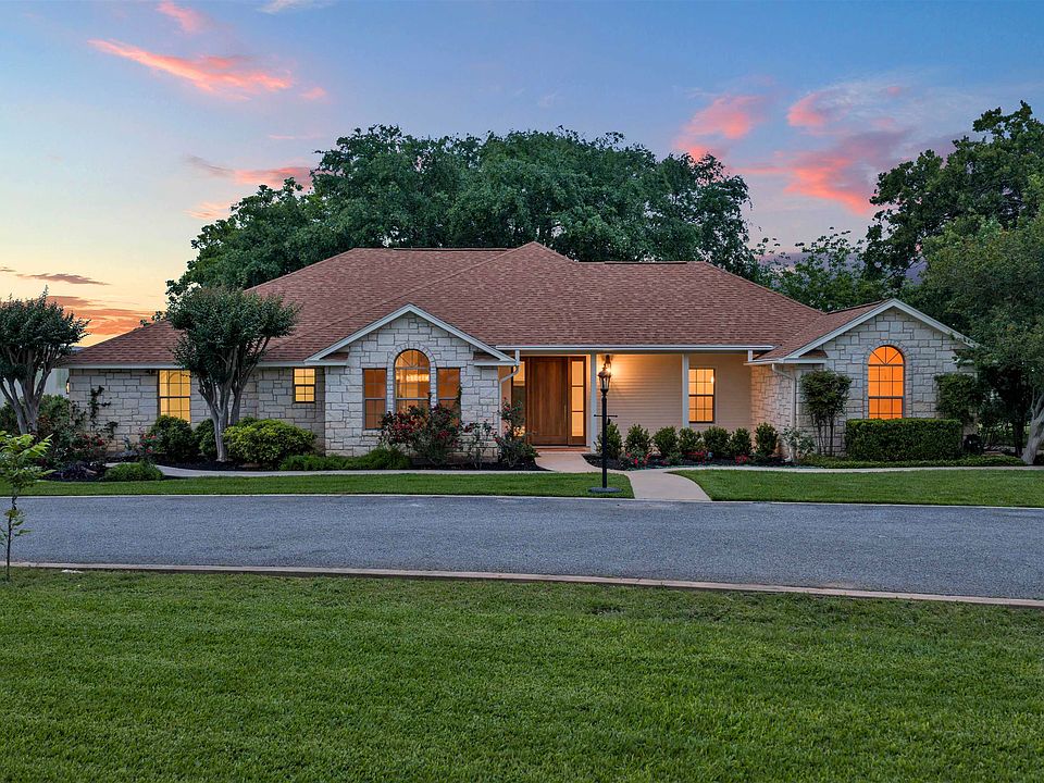 1st image of 406 Ancient Oaks Dr