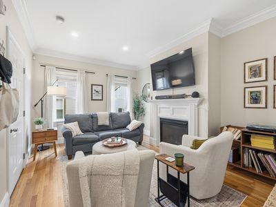 301-303 Bolton St #1, Boston, MA, 02127