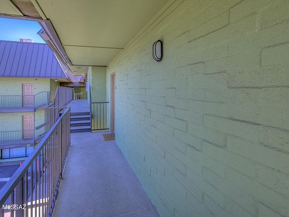 5th image of 921 N Euclid Ave Unit 215