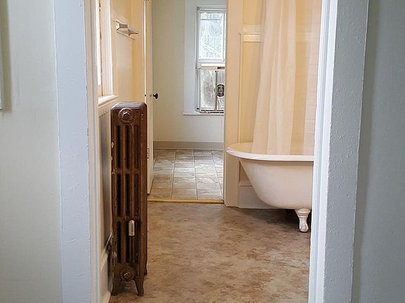 3rd image of 613 Grove St #B