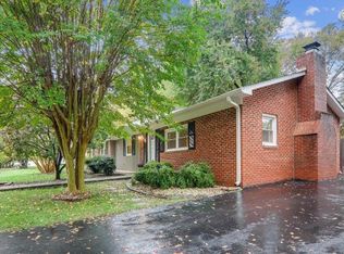 2812 Derek Rd, Alexandria, VA 22306