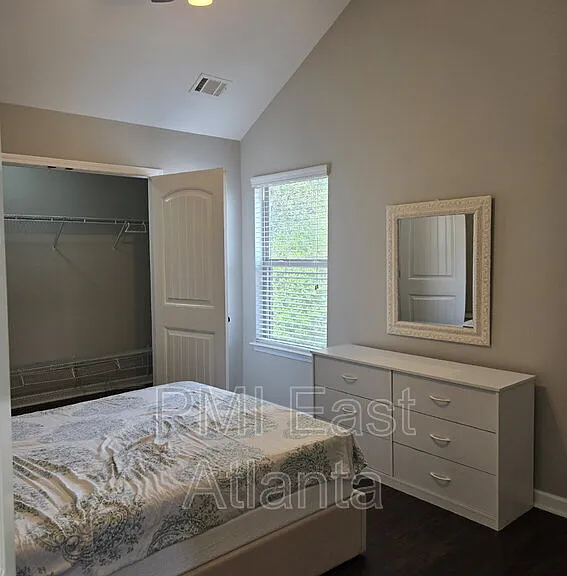 422 Live Oak Pass — Photo 17
