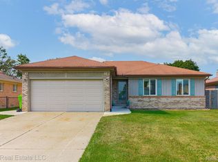 46017 Peach Grove Ave, Macomb, MI 48044