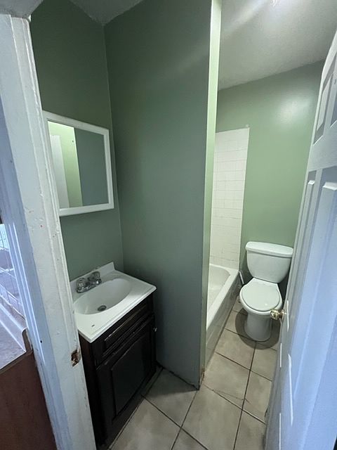 2nd image of 881 Broad St