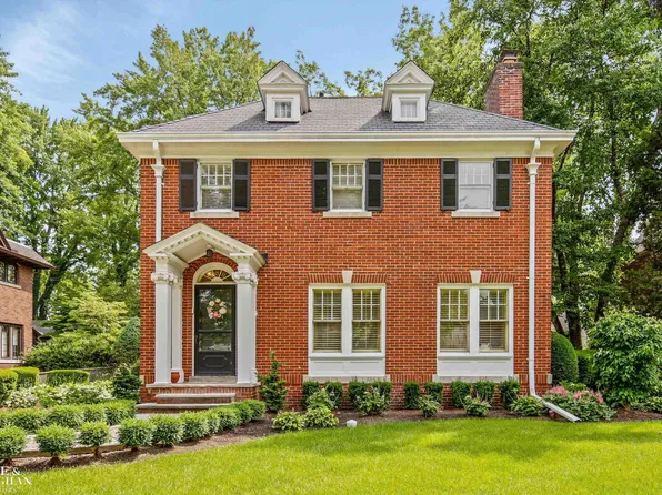 838 Whittier Rd, Grosse Pointe Park, MI 48230