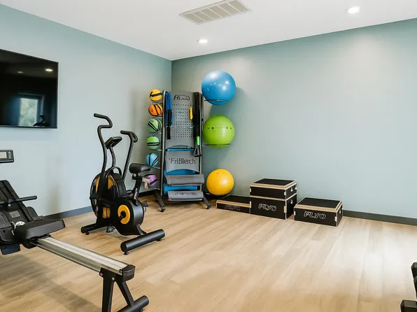 499 Communipaw Avenue image 7 of 9