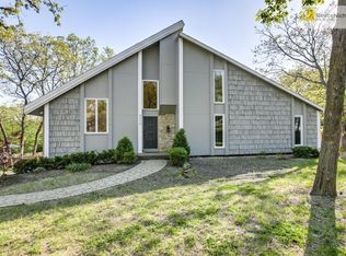 8408 Redbud Ln, Lenexa, KS 66220