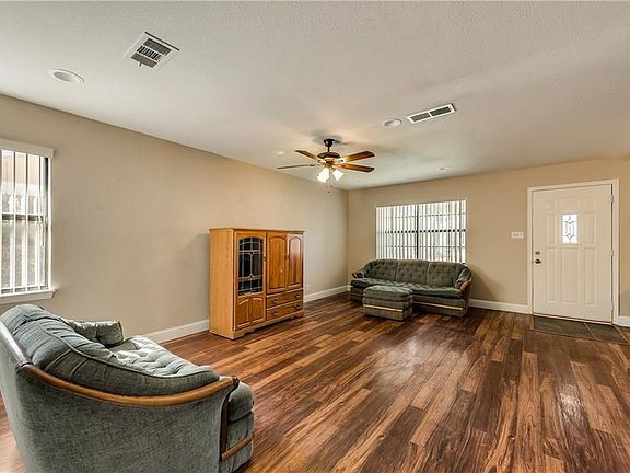 3rd image of 212 N Bernice Dr