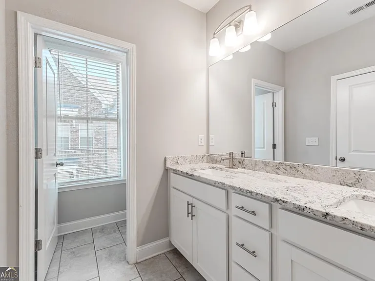 5051 Pinckney Ln — Photo 45