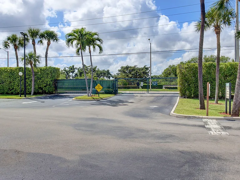 3 Royal Palm Way #403 — Photo 33