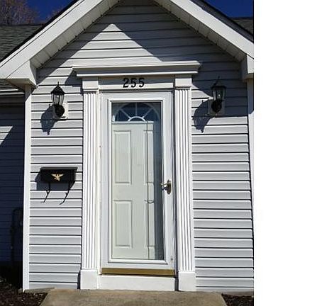 2nd image of 255 Knox Ave