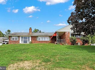 9 Harbor Lights Ln, Pine Grove, PA 17963