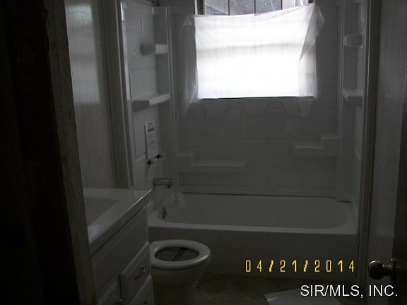 4th image of 220 Elm Dr