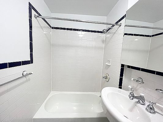 5th image of 74 Charles St APT 5A