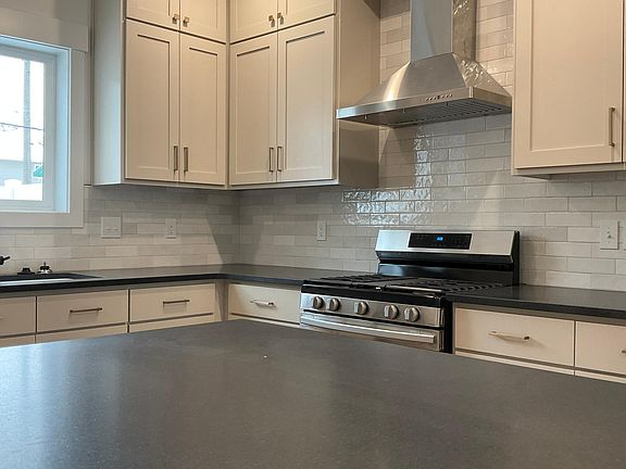 5th image of 1354 Fremont Ave