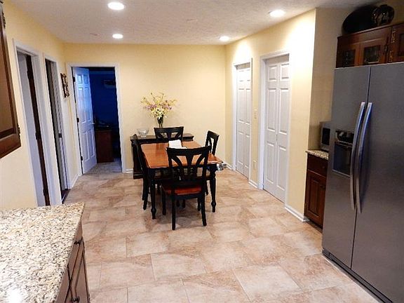 5th image of 149 Carolyn Ln