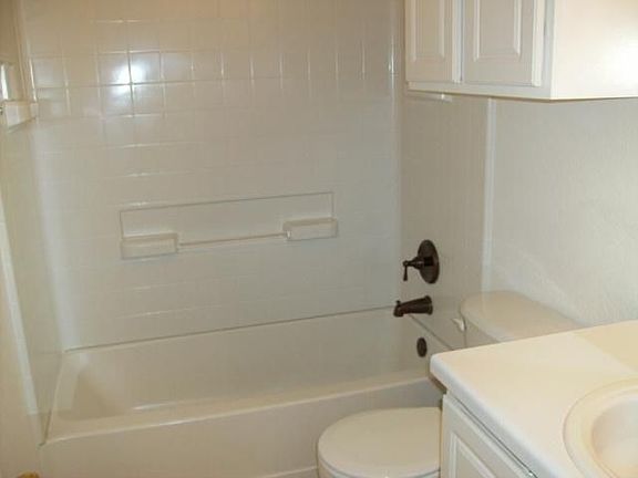 5th image of 108 Wiley St