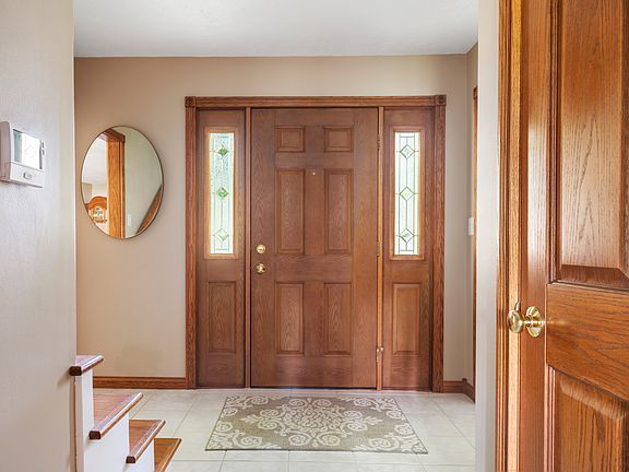 5th image of 419 Woodland West Dr