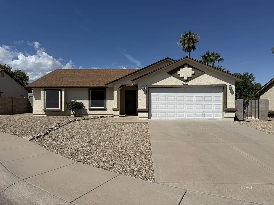 1652 S Roadrunner Ln