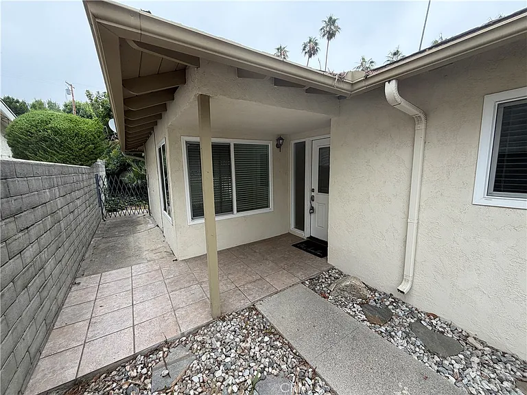 511 Mariposa Ave — Photo 3