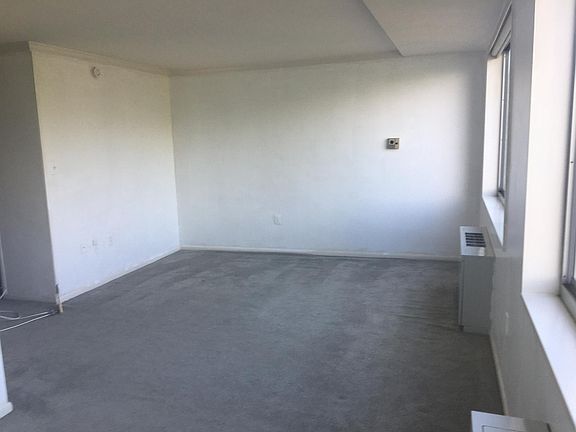 4th image of 10401 Grosvenor Pl