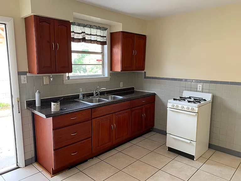 604 Rosa Ave — Photo 9