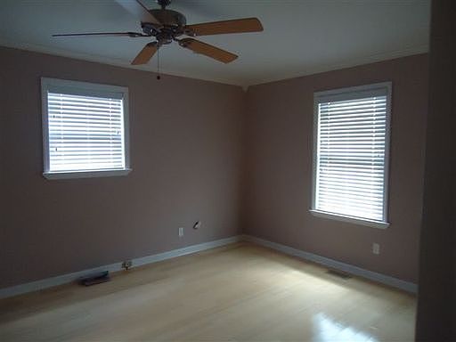 5th image of 3220 Old Oak Ln