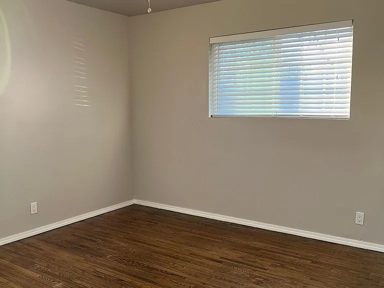 2544 W Fairview St — Photo 9