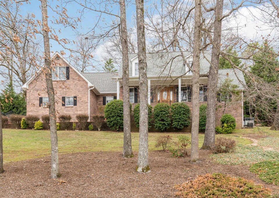1st image of 3920 Clairmont Dr NE