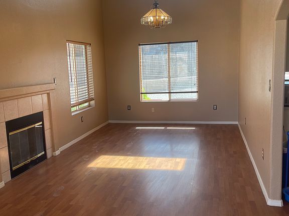 4th image of 8504 Vista Del Escuela Pl NE