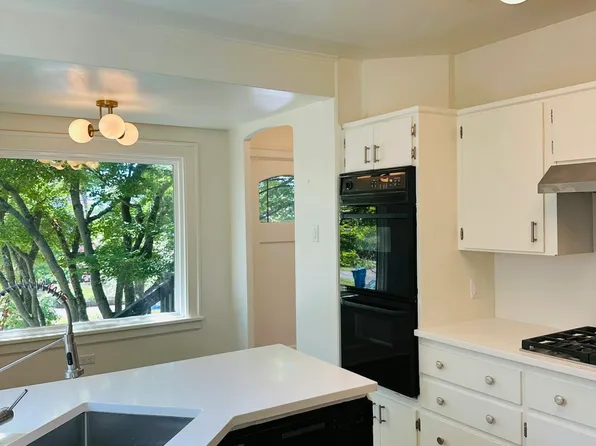 942 NW 58th St, Seattle, WA 98107