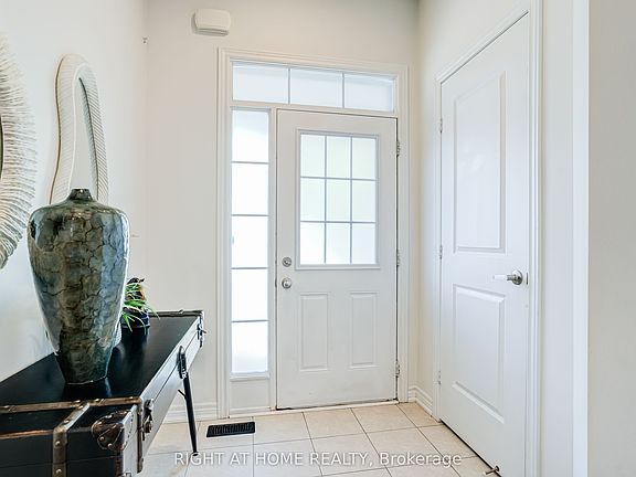 4th image of 50 Collier Cres